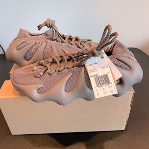 Yeezy 450 cinder size uk 6 womens size 7.5 US or US 6.5 mens. 100% authentic